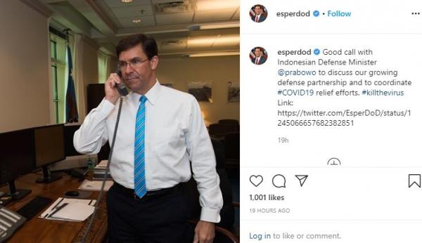 Menteri Pertahanan (Menhan) AS Mark Esper saat berkomunikasi via telepon dengan Menhan RI Prabowo Subianto terkait penanganan covid-19 (virus corona) di negara masing-masing. (Foto: ist) 