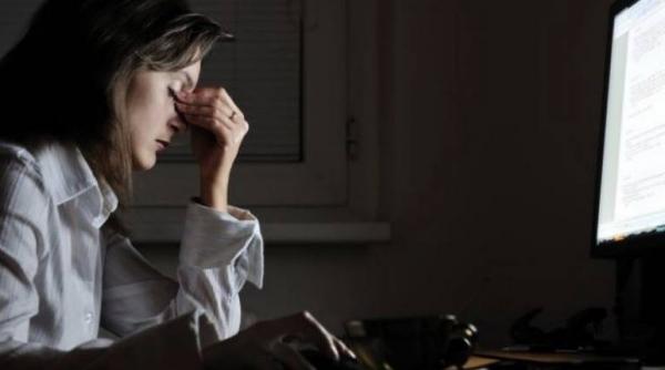 Cara menurunkan berat badan tanpa diet, jangan begadang (Foto: AFP)