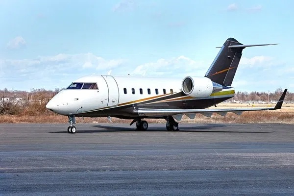 Pesawat Pribadi Lionel Messi Berjenis Embraer Legacy 650 (foto: Northeastern Aviation)