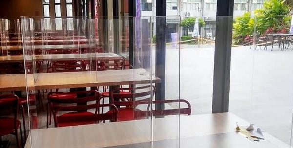Restoran di Taiwan gunakan sekat kaca (Foto: Egha)