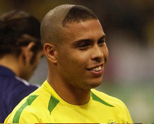 Ronaldo dengan Potongan Rambut Unik