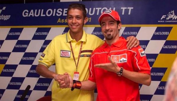 Max Biaggi dan Valentino Rossi Max Biaggi dan Valentino Rossi (Foto: GPOne)