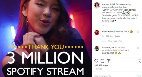 Penghuni shelter karantina Covid-19 di Asrama Haji Sleman sedang mengambil jatah puding jagung yang disediakan tim karantina Gugus Tugas Penanganan COVID-19 Kabupaten Sleman, Minggu (19/4/2020) (Foto: Dok Gugus Tugas Penanganan Covid-19 Sleman)