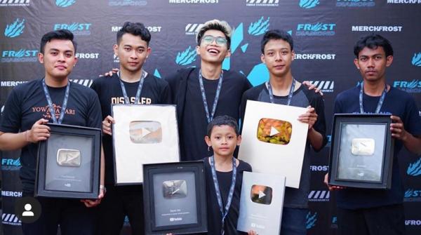 YouTuber asal Bali, Kananda Widyantara, pemilik channel gaming Frost Diamond, sasat meraih penghargaan Diamond Play Button dengan capaian 10 juta subscriber dari YouTube. (Foto: IST)
