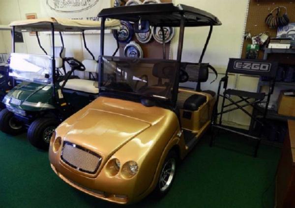 Bentley Golf Cart Menteri Koordinator Bidang Politik Hukum dan Keamanan (Menko Polhukam), Mahfud MD. (Foto: BNPB).