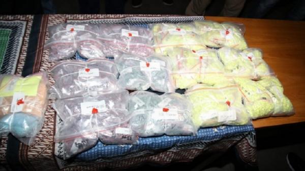 Polisi menyita 30.000 butir ekstasi. (Foto: Antara).