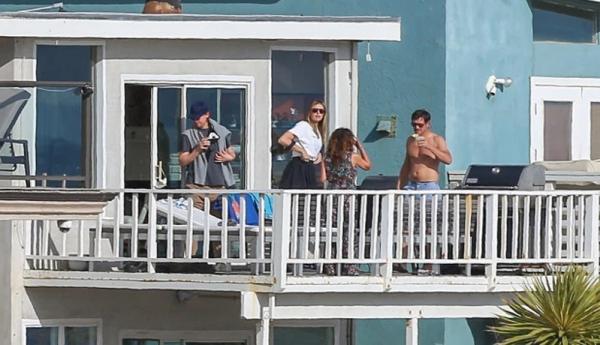 Sharapova langgar aturan lockdown Sharapova langgar aturan lockdown