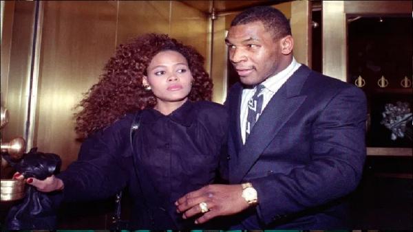MikeTyson dan Istri Pertamanya, Robin Givens