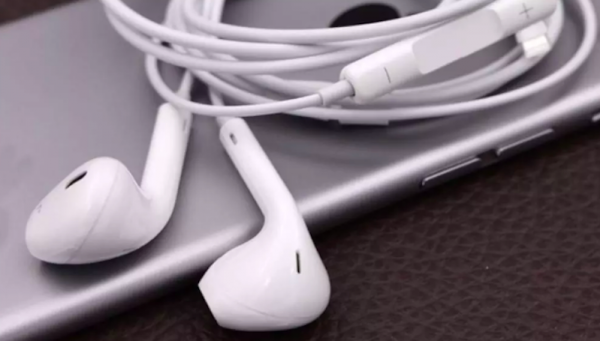 Cara Membersihkan Earphone agar Tidak Kotor