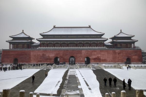 Para pencuri dan penadah sepeda motor di Jombang ditangkap polisi. (Foto: iNews/Bamnag Sugiarto)