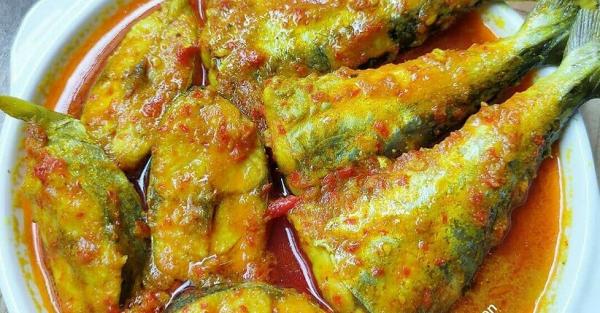 Mencicipi Tenggiri Asam Pedas Kuah Segar Dimasak Dengan Rempah Rempah