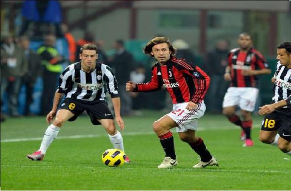 Andrea Pirlo Andrea Pirlo saat masih berseragam AC Milan (foto: Givemesport)