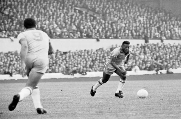 Pemain Timnas Brasil, Pele (foto: Daily Record)