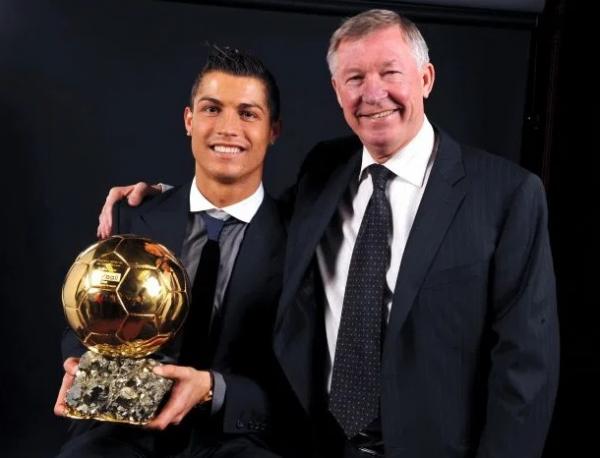 Sir Alex Ferguson hadir saat Cristiano Ronaldo meraih Balon d`Or 2008. (Foto: The Sun)