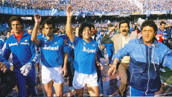 Maradona 2 Diego Armando Maradona meraih scudetto 1986/87 bersama Napoli (foto: Okezone)