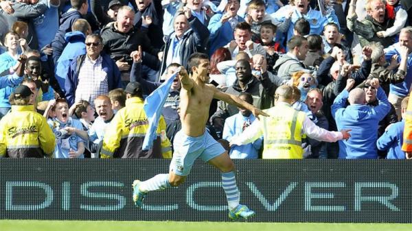 Striker Manchester City Sergio Aguero merayakan golnya ke gawang Queen Park Rangers pada Premier League 2011/2012 di Etihad Stadium. (Foto: thetimes.co.uk