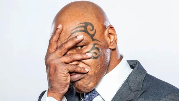 Tato Tribal Tyson Tato tribal di wajah Tyson. (Foto: The Sun)