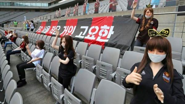 Maneken yang dipajang dituding sebagai boneka seks. (Foto: AFP)