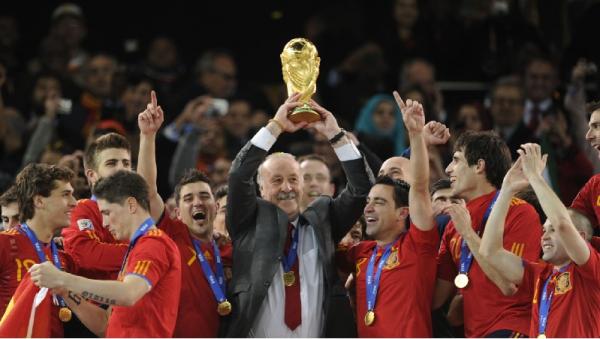 Vicente Del Bosque membawa Spanyol juara Piala Dunia 2010 (foto: FIFA)