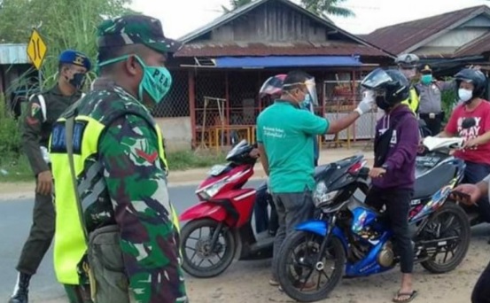 Pengawasan di pintu masuk Kota Singkawang diperketat. (Antara)