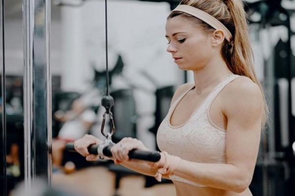 Camila Giorgi 2 Ilustrasi kumandangkan azan. (Foto: Istimewa)