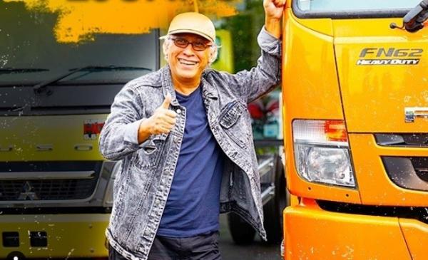 Artis yang Halaman Rumahnya Ternyata Ada Makamnya. (foto: Instagram)