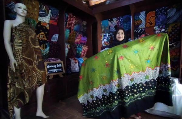 Lelang Batik  Bertema Corona  di Jogja Raup Rp58 Juta