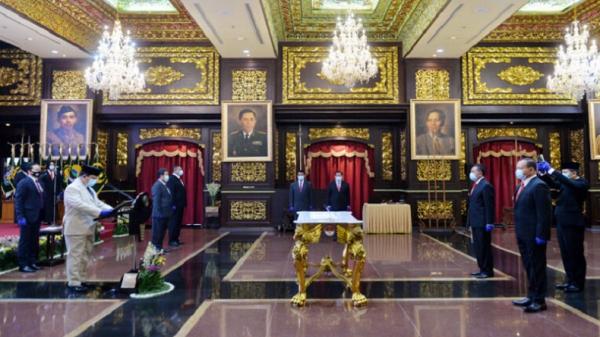 Menhan Prabowo memimpin pelantikan Sekjen Kemhan Donny Ermawan. (Foto: Kemhan).