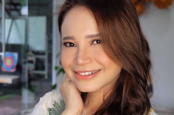Rossa Instagram Artis Berbakti pada Orangtua. (Foto: Instagram)