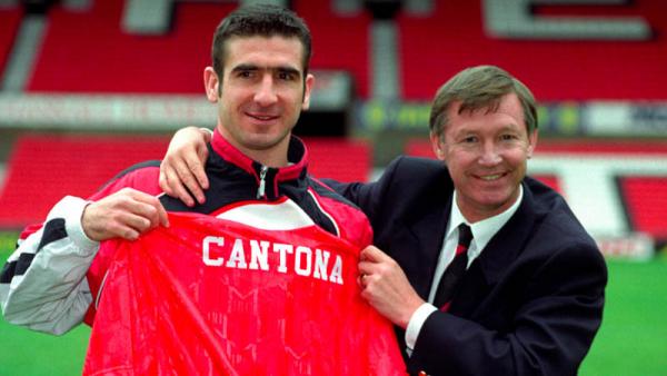 Eric Cantona diperkenalkan sebagai pemain baru Manchester United pada 1992. (Foto: The Sun)