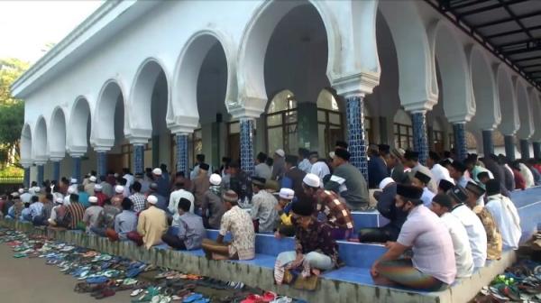 Jemaah Mahfilud Dluror di Jember Rayakan Idul Fitri Hari Ini