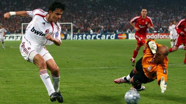 Filippo Inzaghi mencetak gol kedua ke gawang Liverpool di final Liga Champions 2006/2007 (foto: UEFA)