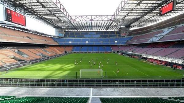 Bagian dalam Stadion San Siro yang berkapasitas 84 ribu tempat duduk (foto: BBC)