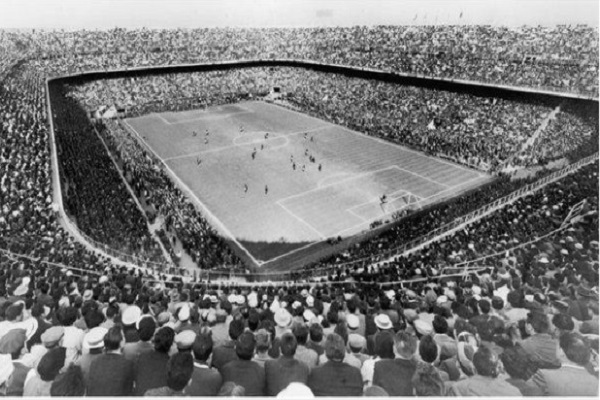 Stadion San Siro lama berkapasitas lebih dari 90 ribu tempat duduk (foto: BBC)