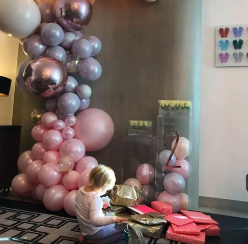 Salah satu ruang di sudut ruangan rumah Harry Kane. (Foto: The Sun)