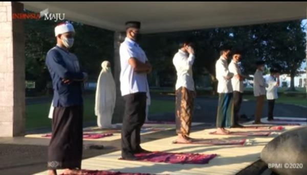 Presiden Joko Widodo salat Idul Fitri di Istana Bogor (Biro Setpres)