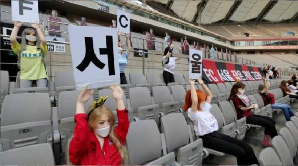 Klub Liga Korea menggunakan boneka seks sebagai pengganti penonton di stadion (foto: ist)