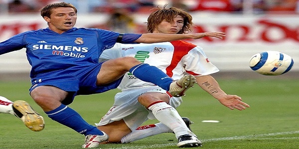 Sergio Ramos (kiri) saat masih membela Sevilla (foto: The Sun)
