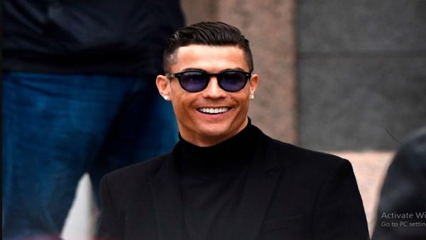 Gaya rambut klimis Cristiano Ronaldo (foto: The Sun)