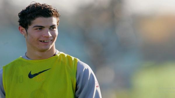 Gaya kriting Cristiano Ronaldo bawaan sejak kecil (foto: The Sun)