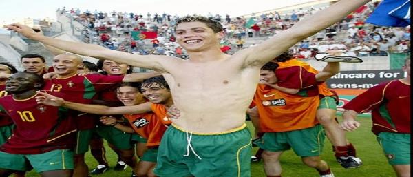 Bentuk tubuh Cristiano Ronaldo saat masih kerempeng (foto: The Sun)