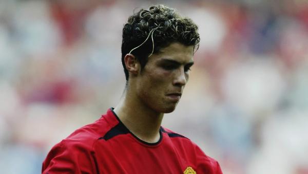 Gaya rambut Cristiano Ronaldo saat masih berseragam Manchester United (foto: The Sun)
