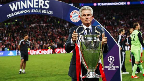 Jupp Heynckes angkat trofi Liga Champions bersama Bayern Munchen pada 2013. (Foto: Sportbuzzer)