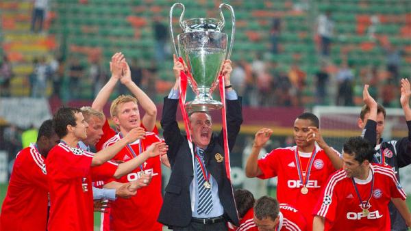 Ottmar Hitzfeld Liga Champions Ottmar Hitzfeld merayakan sukses juara Liga Champions 2000/2001 bersama Bayern Munchen. (Foto: FC Bayern)