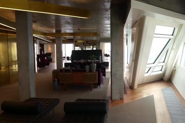 Apartemen Lewandowski 3 Gapura ruang tunggu Pelabuhan Nusantara, Kabupaten Muna, Sulawesi Tenggara (Sultra), hancur setelah ditabrak KM Aksar Saputra 08, Kamis (28/5/2020) dini hari tadi. (Foto: iNews/Andhy Eba)