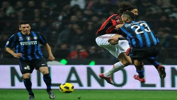 Momen Zlatan Ibrahomovic hajar Marco Materazzi pakai tendangan Taekwondo di 2010 (foto: Futbolbible)