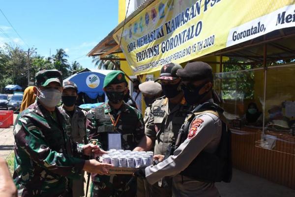 Pangdam XIII Merdeka berikan bantuan buat para petugas yang jaga perbatasan