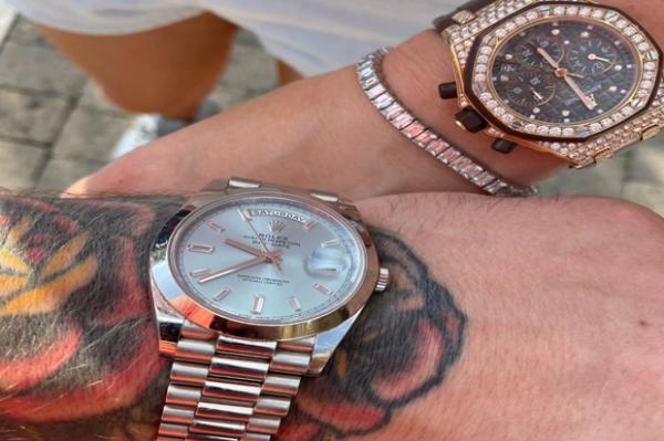 Jam tangan Conor McGregor