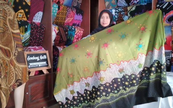 Perajin Batik  Buat Motif Corona  Dijual Rp350 000 per Potong