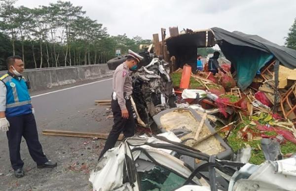 Kronologi Kecelakaan Truk  di Tol Semarang  Solo Sopir Asal 